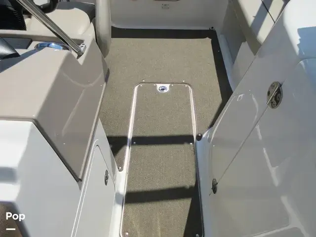 Bayliner 215 Deck Boat