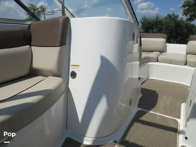 Bayliner 215 Deck Boat