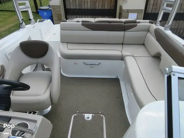 Bayliner 215 Deck Boat