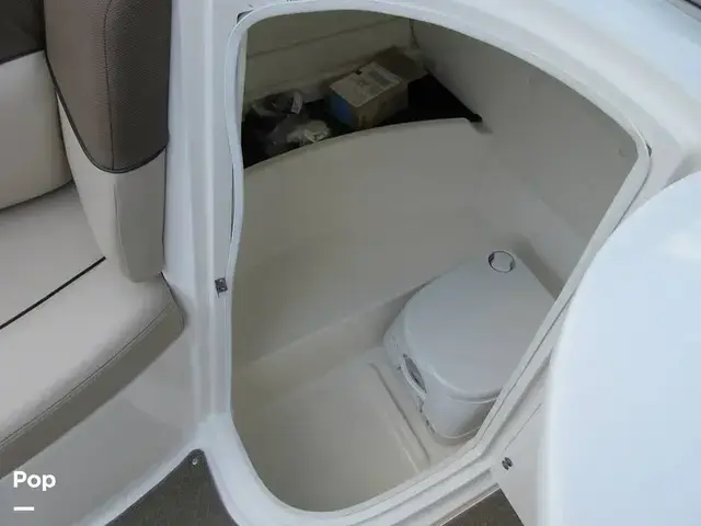 Bayliner 215 Deck Boat