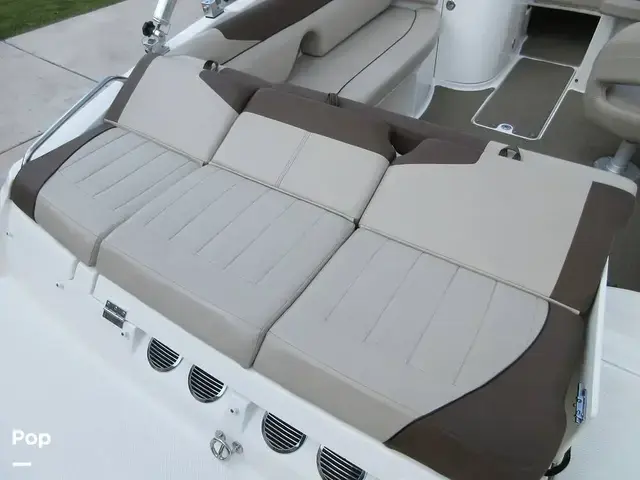 Bayliner 215 Deck Boat