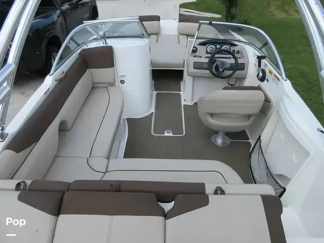 Bayliner 215 Deck Boat