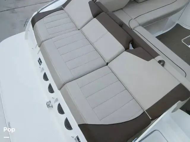 Bayliner 215 Deck Boat