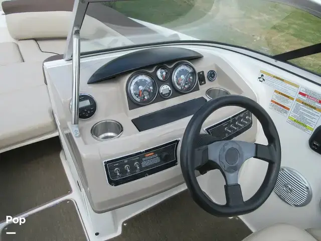 Bayliner 215 Deck Boat