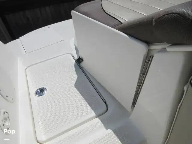 Bayliner 215 Deck Boat