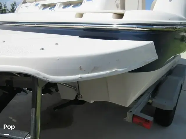 Bayliner 215 Deck Boat