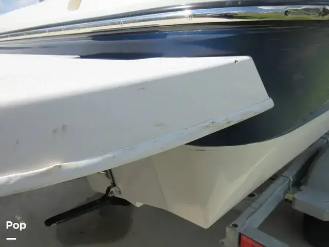 Bayliner 215 Deck Boat