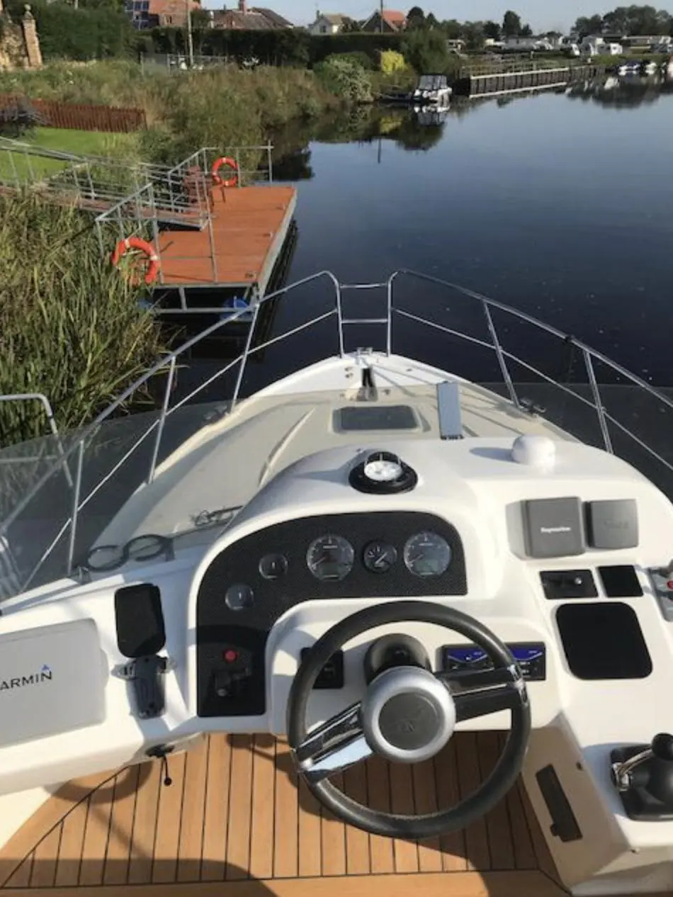 2008 Sealine f37