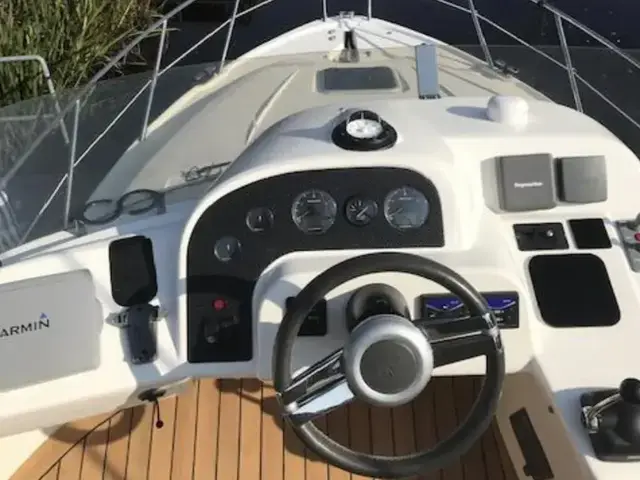 Sealine F 37