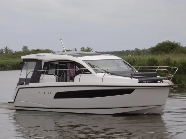 Sealine C335