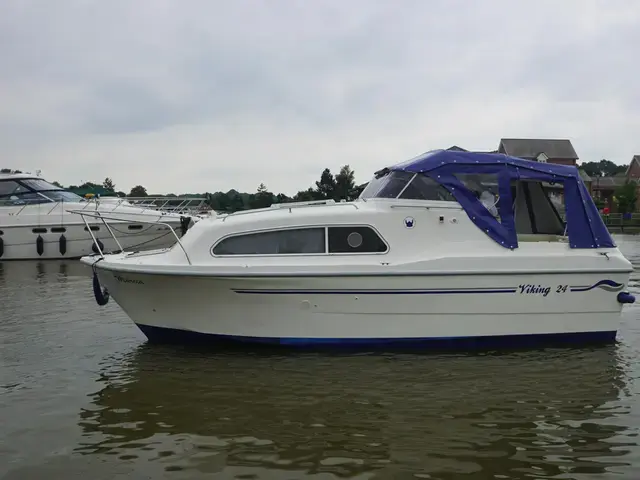 Viking 24 Cockpit Cruiser