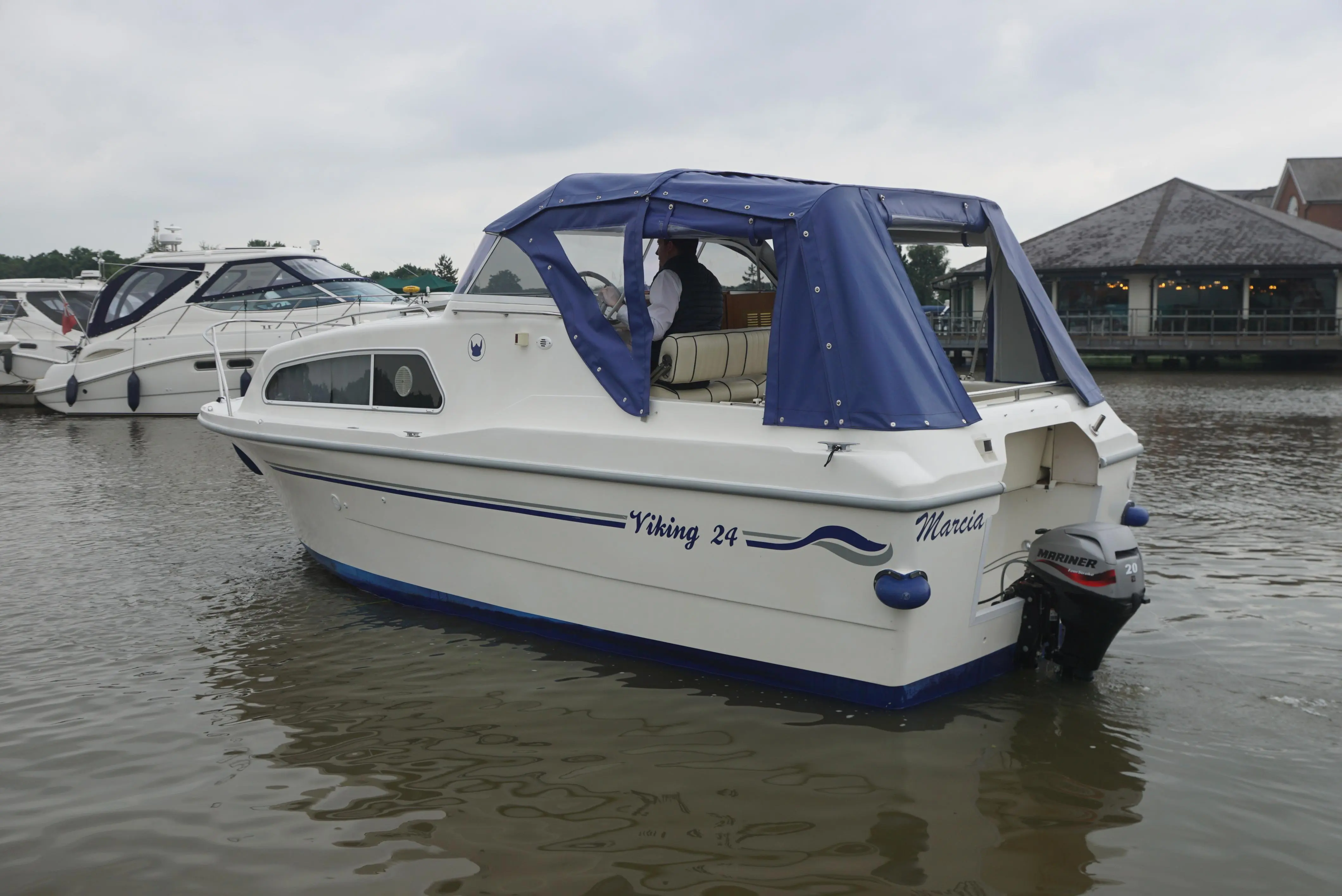 2012 Viking 24 cockpit cruiser