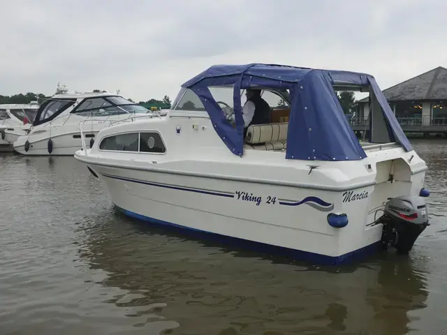 Viking 24 Cockpit Cruiser