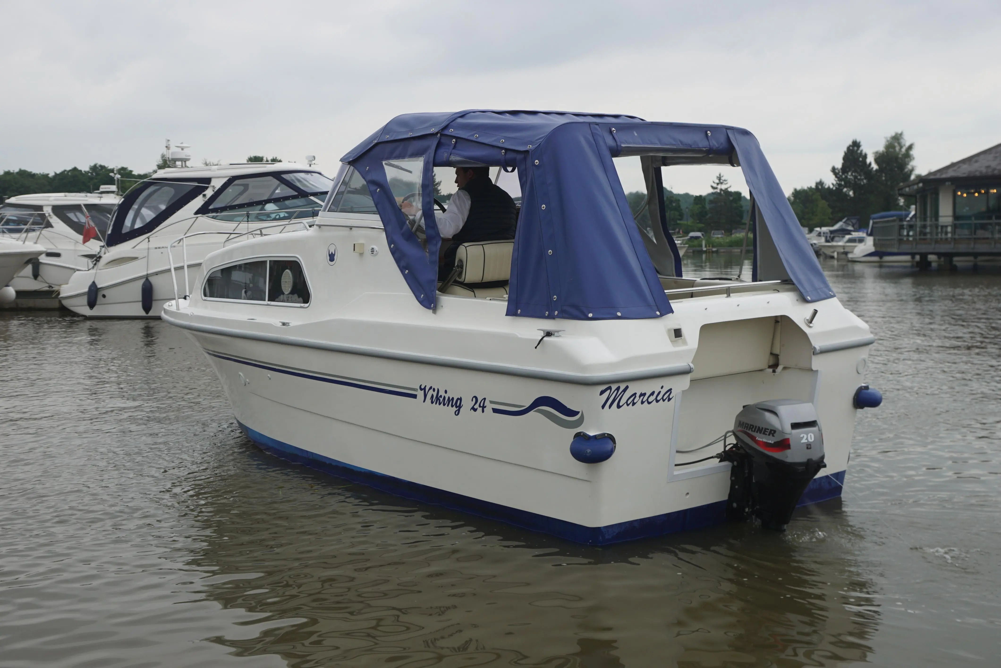 2012 Viking 24 cockpit cruiser