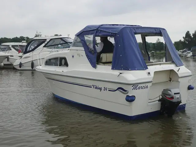 Viking 24 Cockpit Cruiser