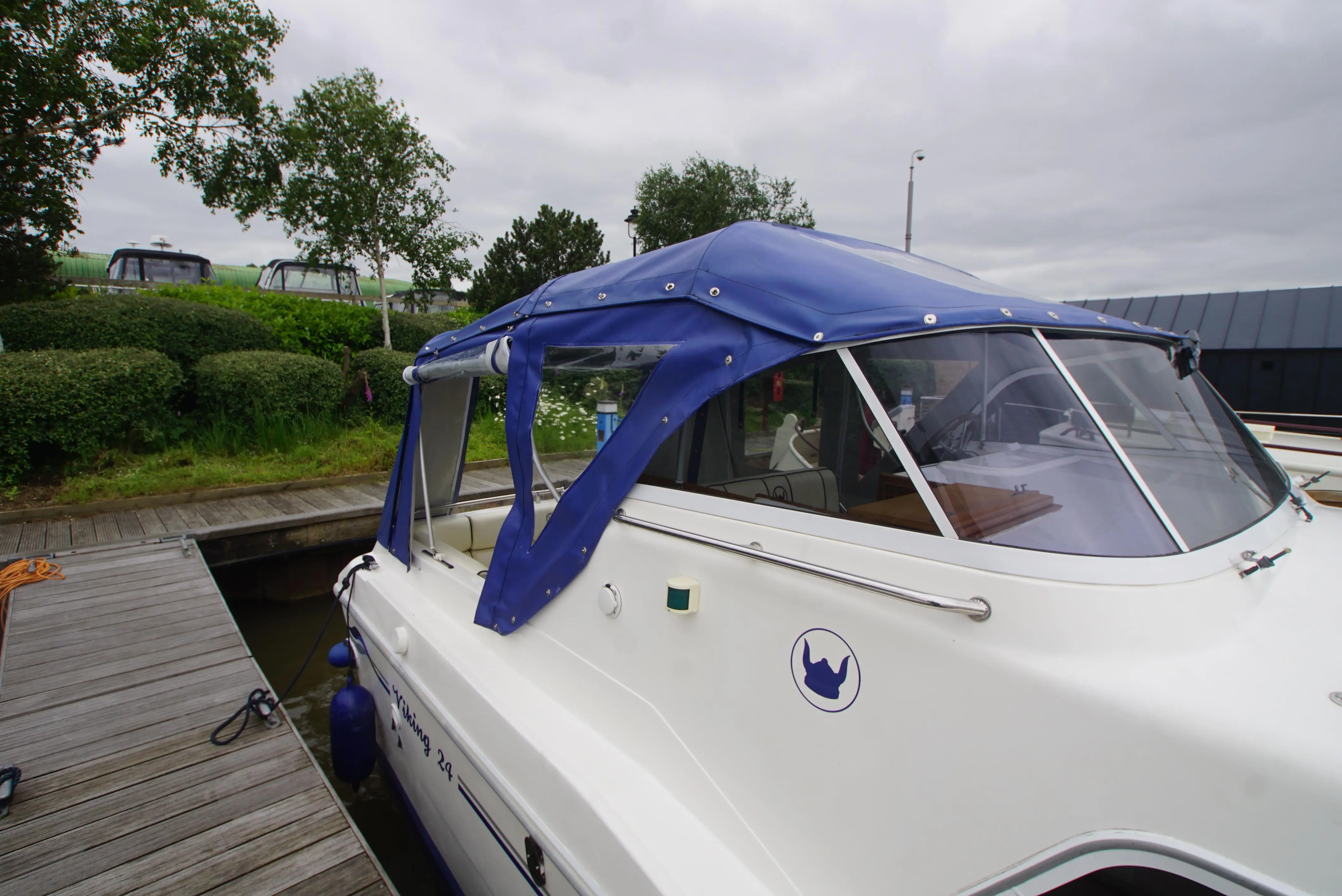 2012 Viking 24 cockpit cruiser