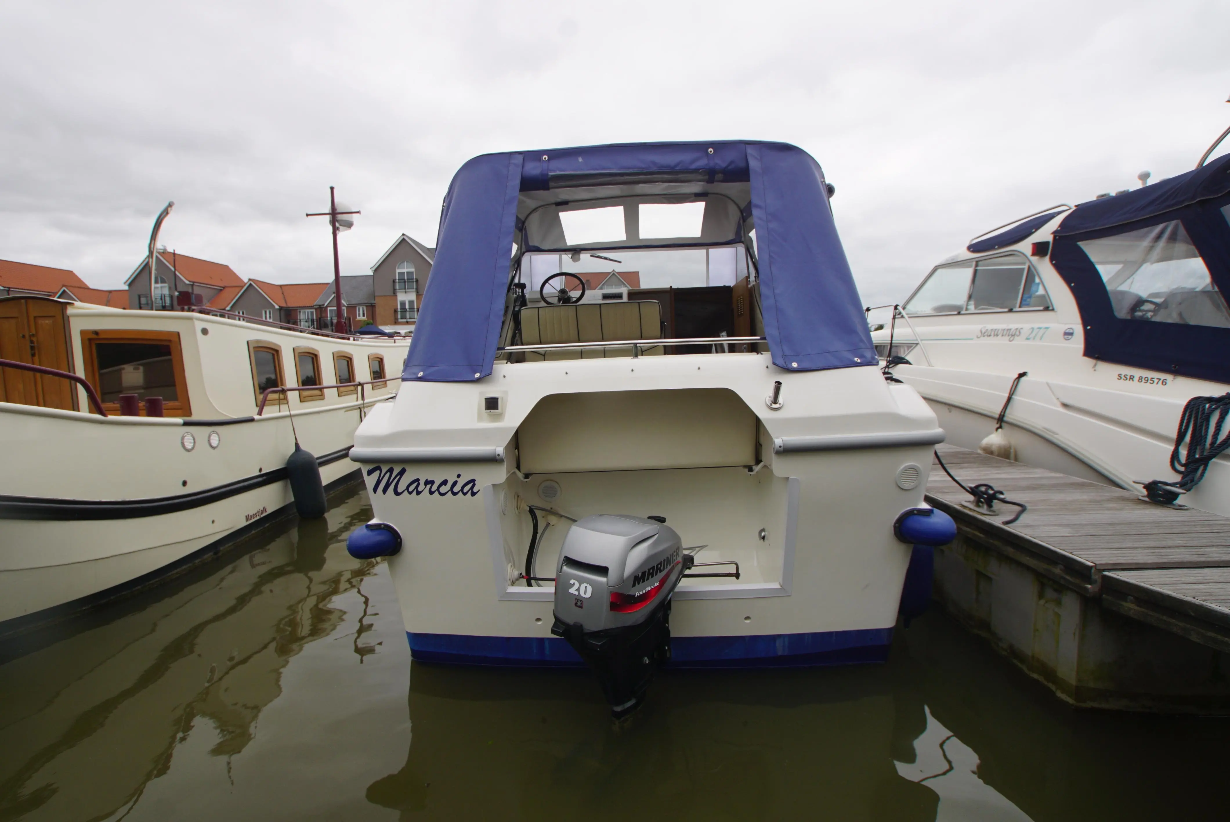 2012 Viking 24 cockpit cruiser