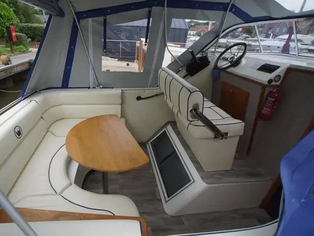 Viking 24 Cockpit Cruiser