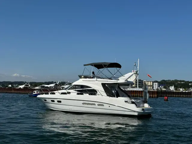 Sealine F42.5