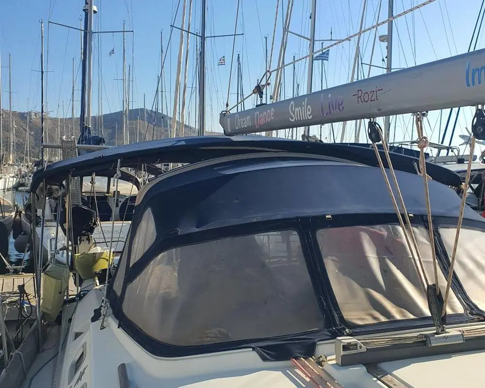 2004 Jeanneau 43 deck salon