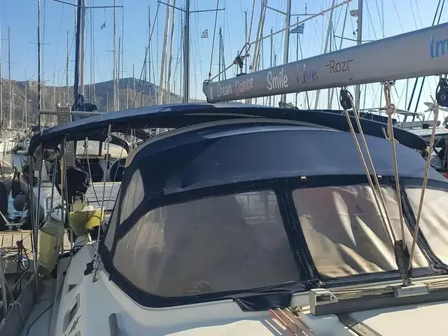 Jeanneau 43 Deck Salon