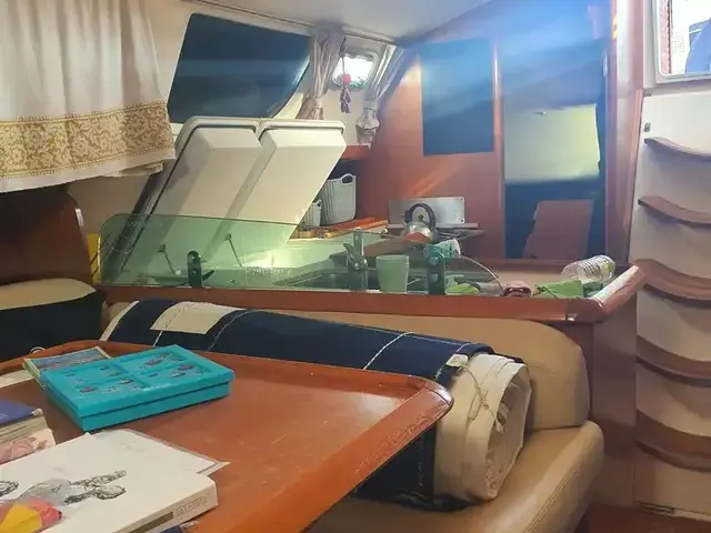 Jeanneau 43 Deck Salon