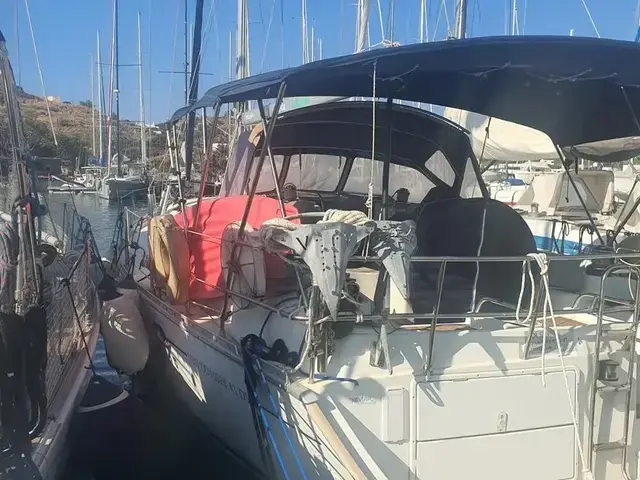 Jeanneau 43 Deck Salon