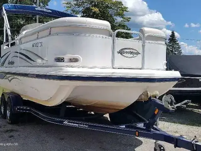 Hurricane Fun Deck 218RE