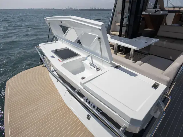 Galeon 400 Fly