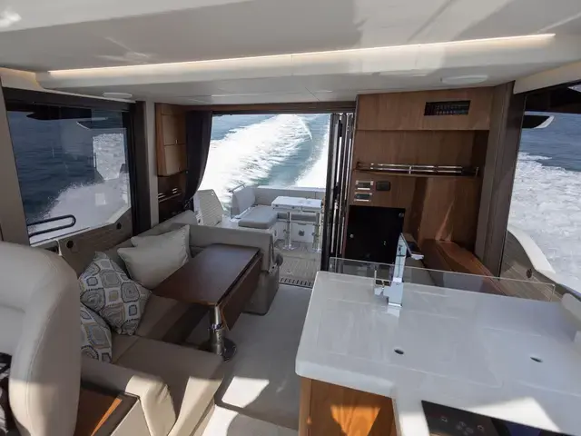 Galeon 400 Fly