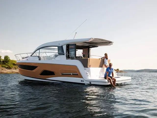 Sealine C390