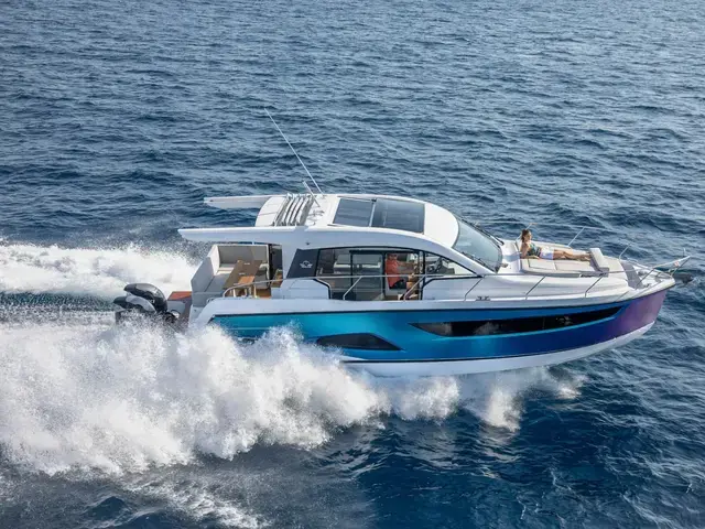 Sealine C390V