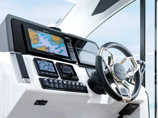 Sealine C390V