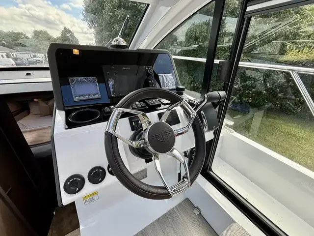 Sealine C 335v