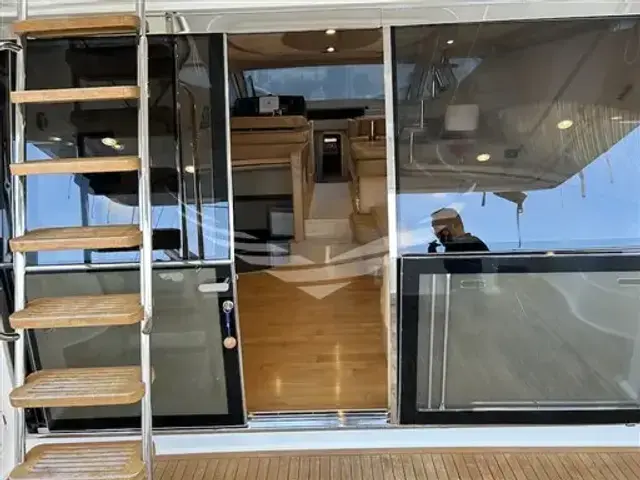 Ferretti Yachts 550