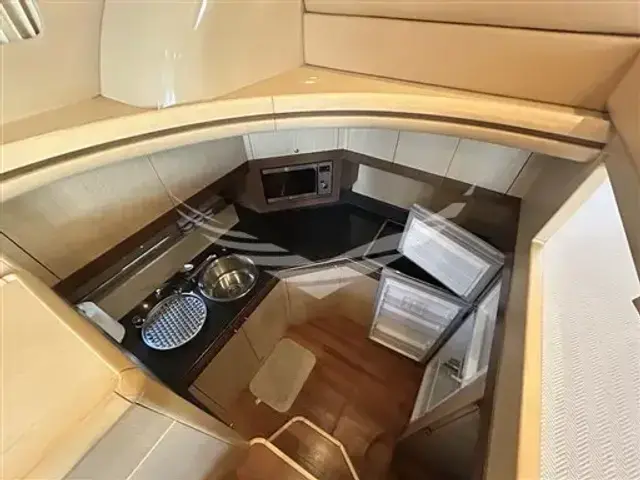 Ferretti Yachts 550