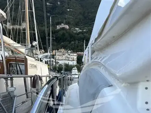 Ferretti Yachts 550