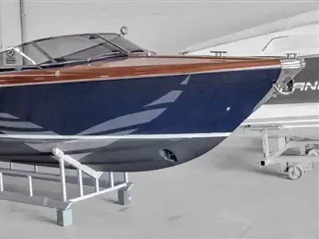 Riva 33 Aqua