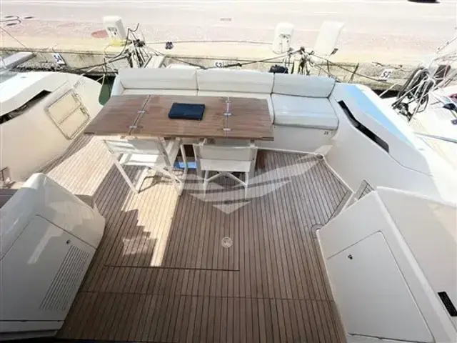 Ferretti Yachts 550