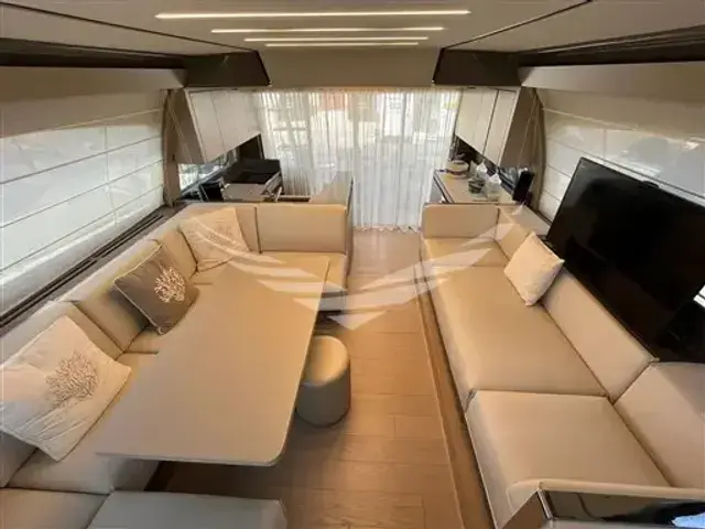 Ferretti Yachts 550