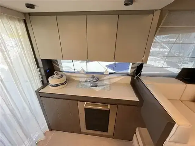 Ferretti Yachts 550