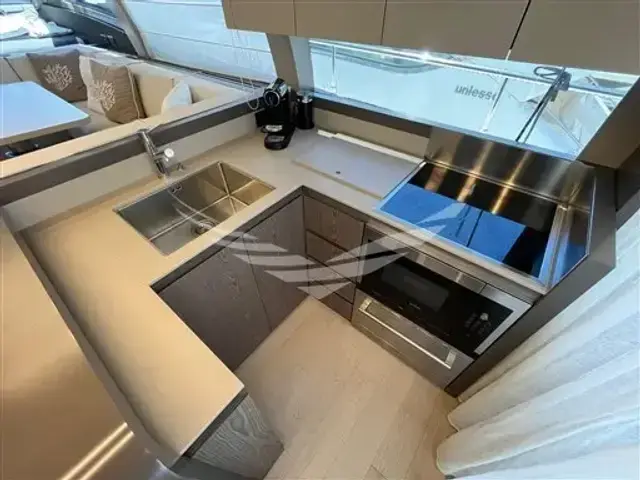 Ferretti Yachts 550