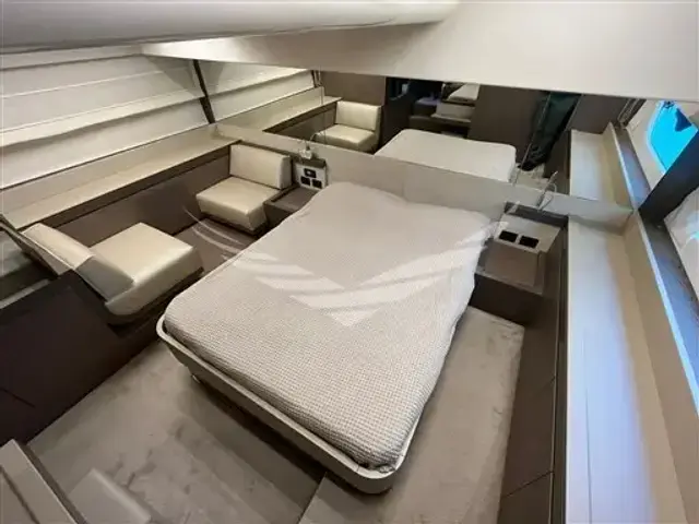 Ferretti Yachts 550