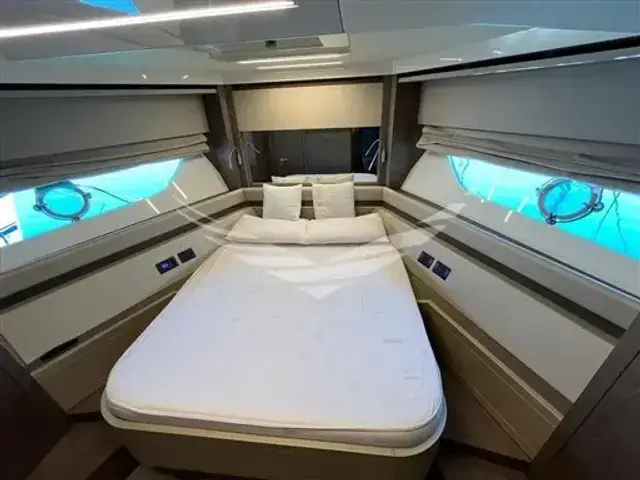 Ferretti Yachts 550