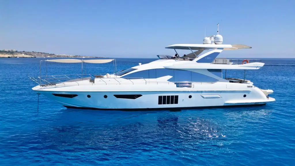 2015 Azimut flybridge 80