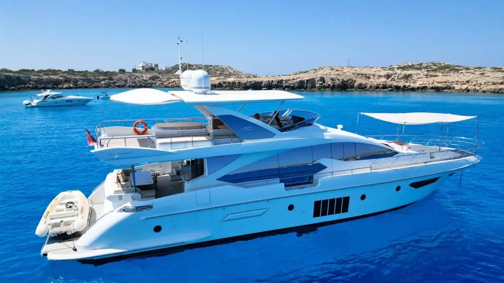 2015 Azimut flybridge 80