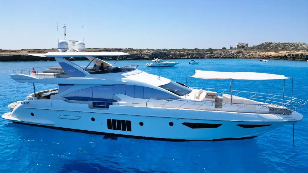 2015 Azimut flybridge 80