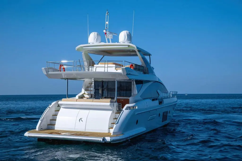 2015 Azimut flybridge 80