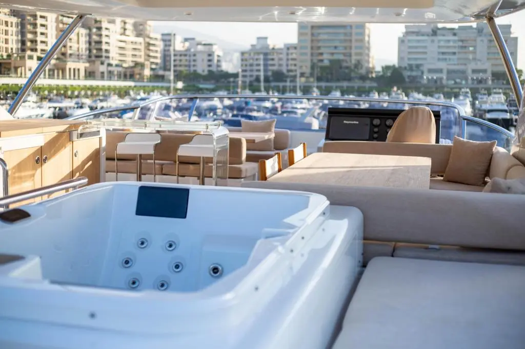 2015 Azimut flybridge 80