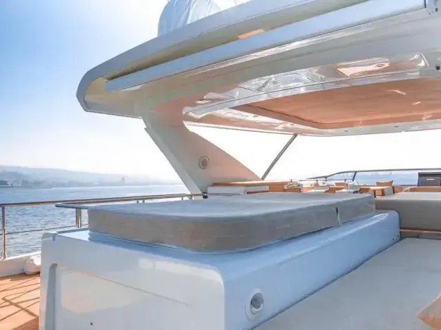 Azimut Flybridge 80